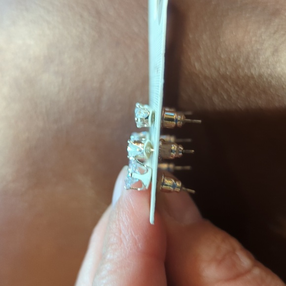 I Am Zirconia Diamond studs - Picture 3 of 4